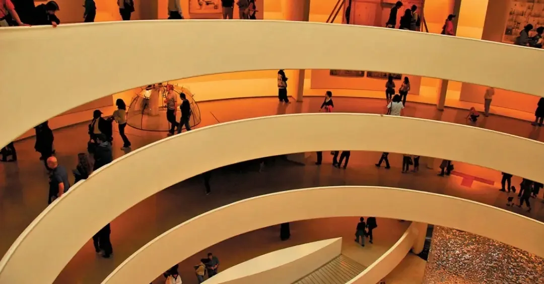 A rampa espiral contínua do Museu Solomon R. Guggenheim em Nova York