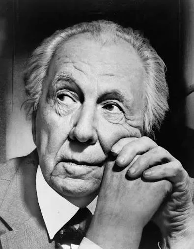 Retrato de Frank Lloyd Wright em sua maturidade criativa
