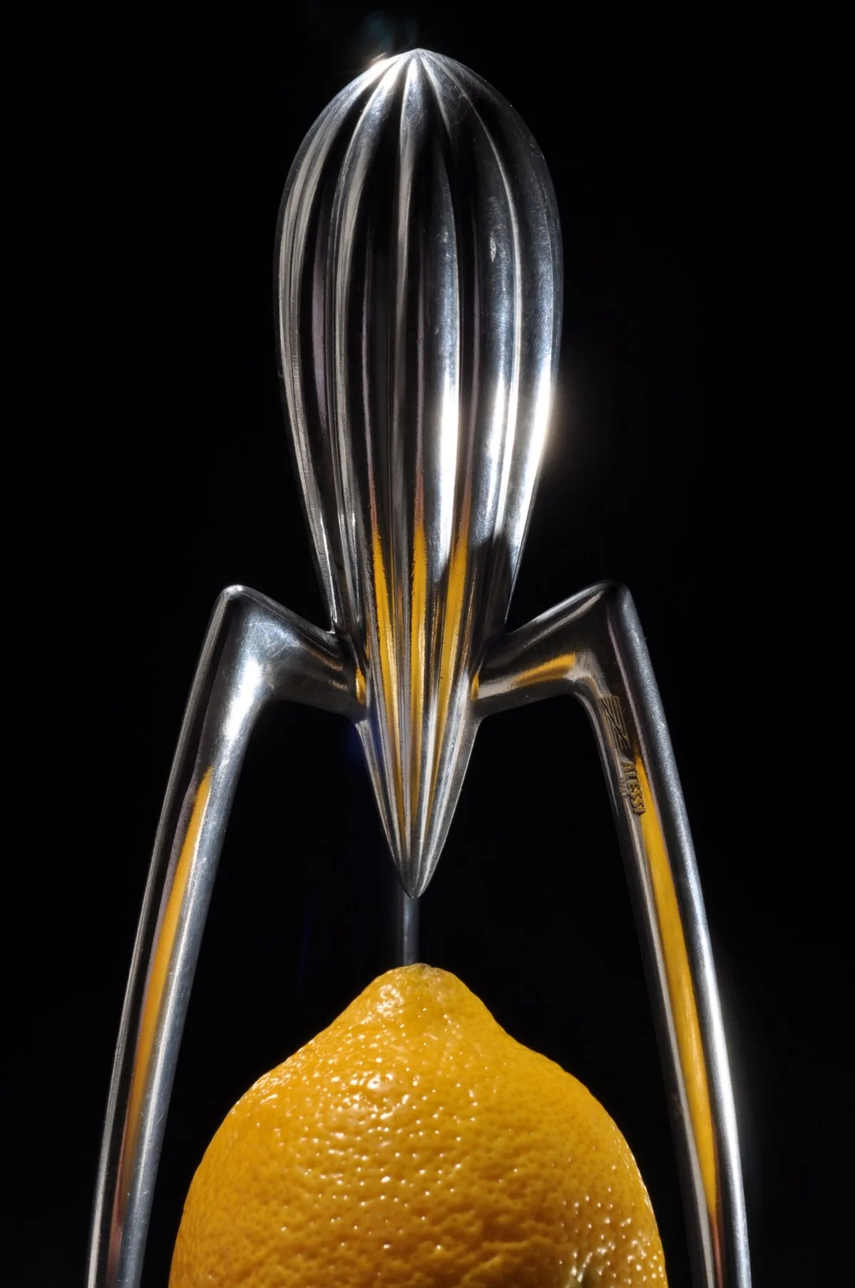 Espremedor de limão Juicy Salif projetado por Philippe Starck para a Alessi